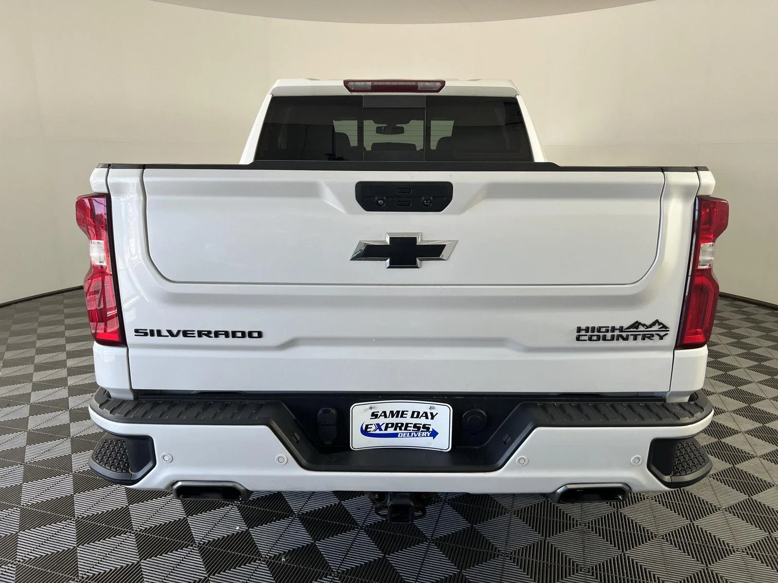 Used 2021 Pearl Chevrolet High Country image 25