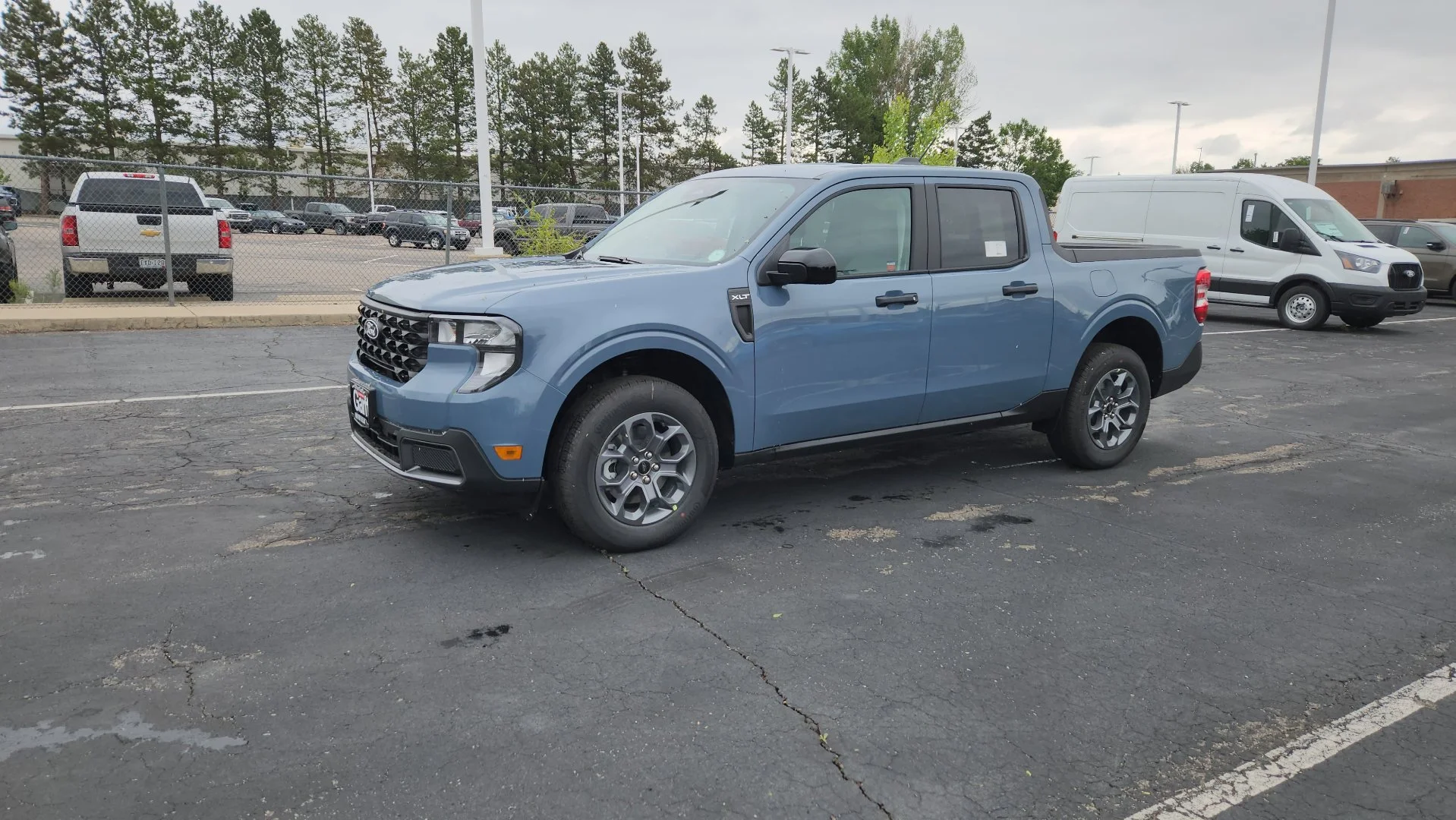 New 2026 Azure Gray Metallic Tri-Coat Ford XLT image 3