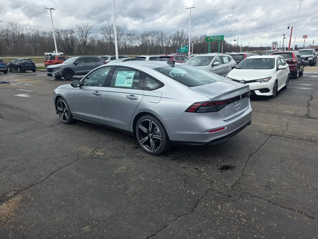 New 2026 Solar Silver Metallic Honda SE image 5