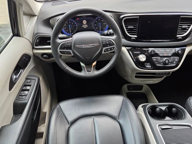 Used 2024 Black Chrysler Touring L image 7