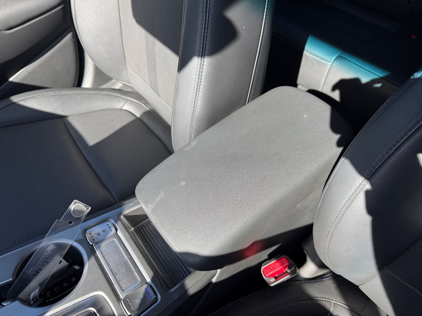 Certified Used 2023 Lunar Hyundai Limited image 14