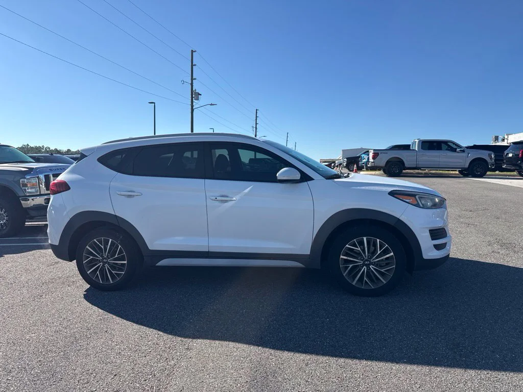 Used 2020 White Hyundai SEL image 1