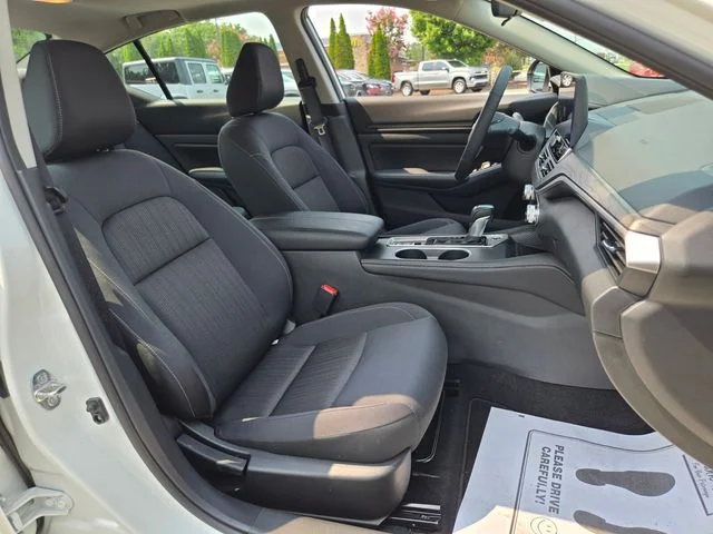 Used 2025 White Nissan 2.5 SV image 21