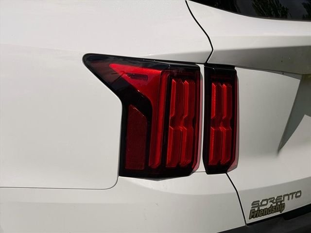 Used 2023 White Kia X-Line SX Prestige image 11
