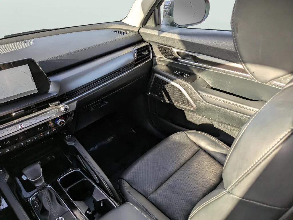 Used 2025 Black Kia S image 15