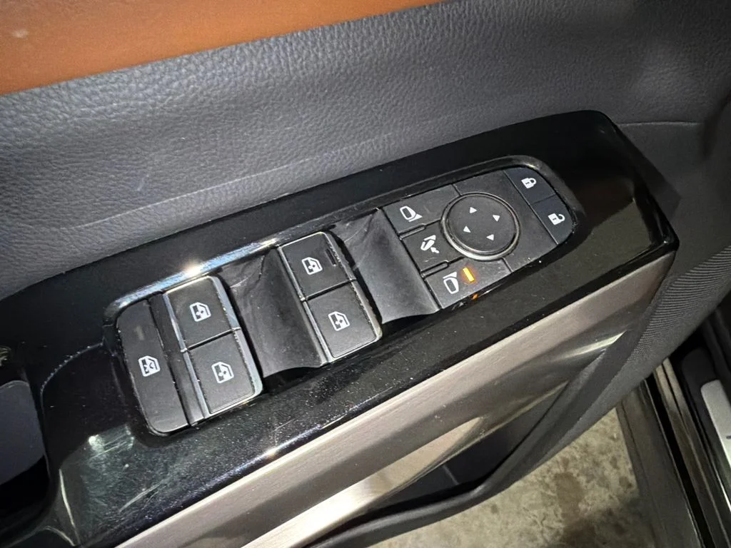 Used 2024 Super Black Nissan Platinum image 19
