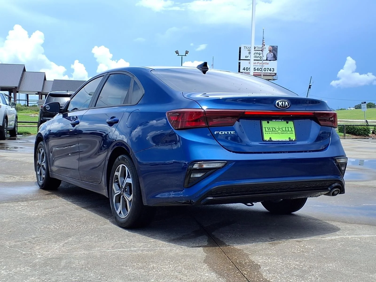 Certified Used 2021 Blue Kia LXS image 2