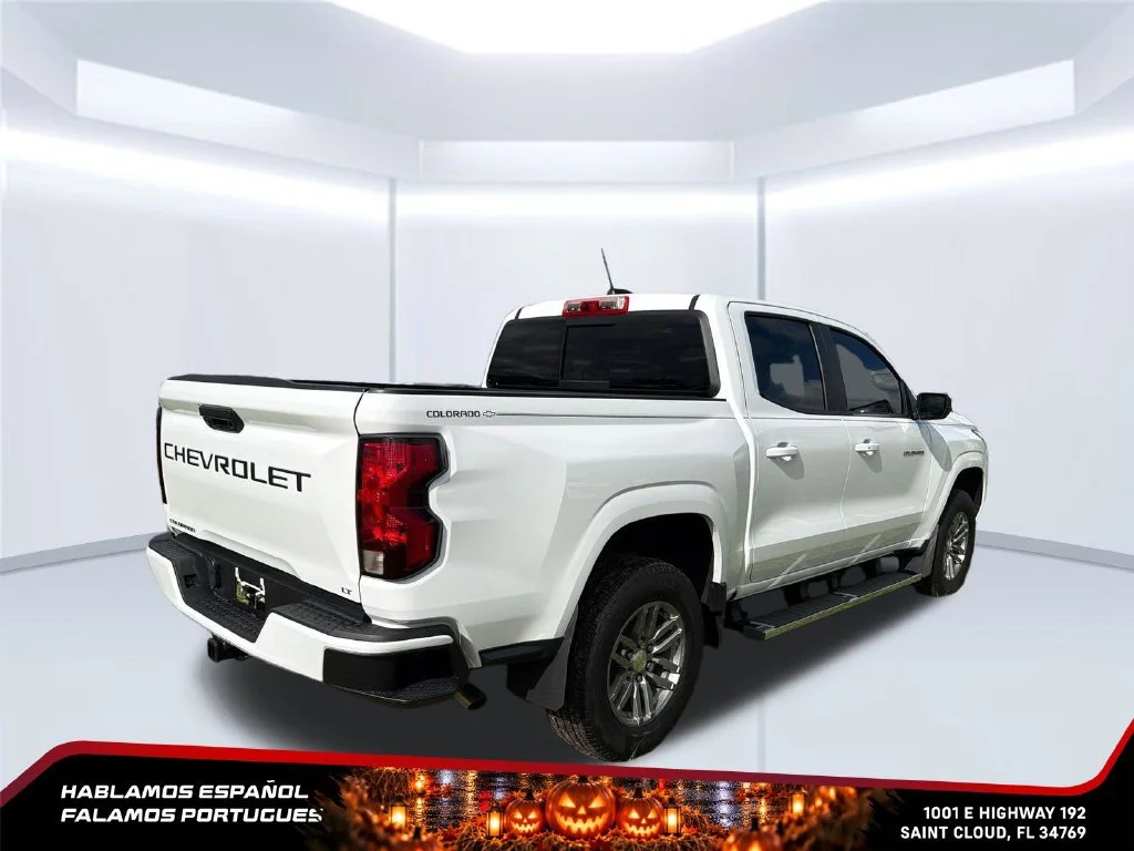 Used 2024 Summit White Chevrolet LT image 5
