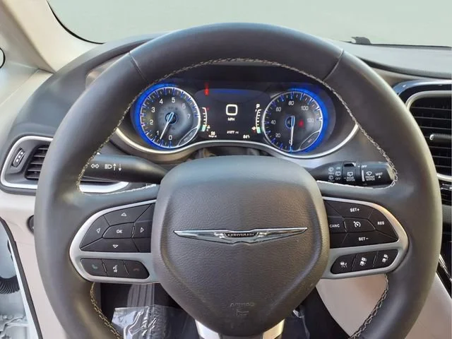Used 2024  Chrysler Touring L image 10