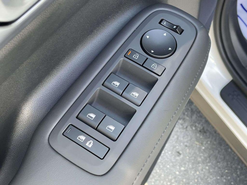 New 2027 White Hyundai SEL AWD image 20