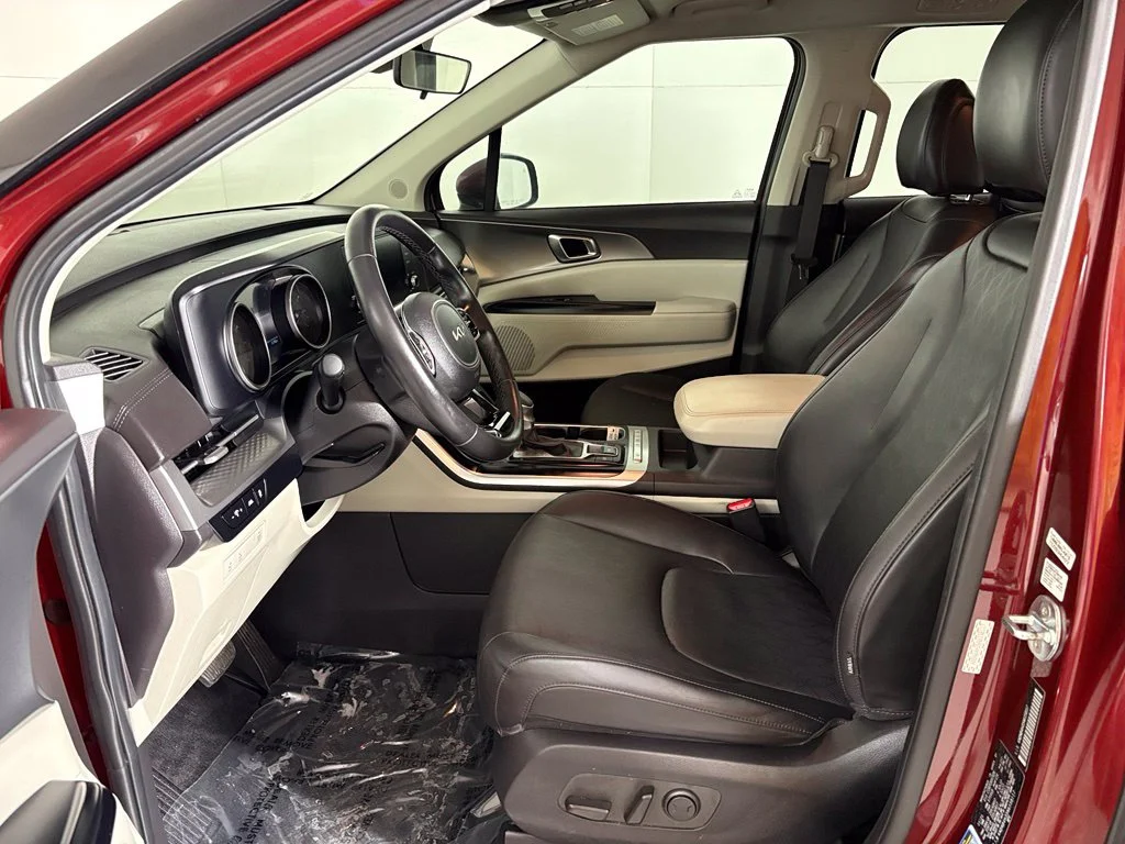 Used 2022 Red Kia LXS image 16