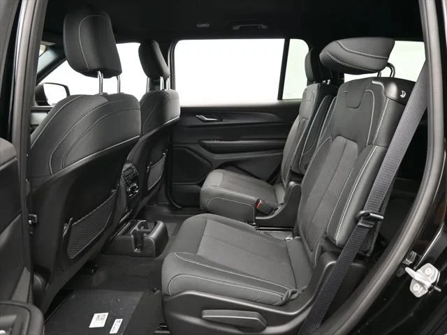 New 2026 Diamond Black Crystal Pearl-Coat Exterior Paint Jeep Laredo image 28