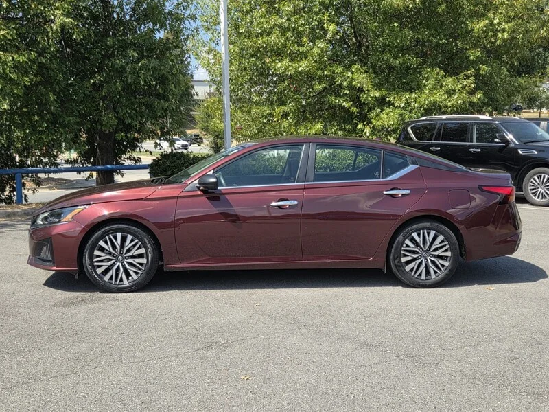 Used 2025 Garnet Pearl NISSAN 2.5 SV image 2