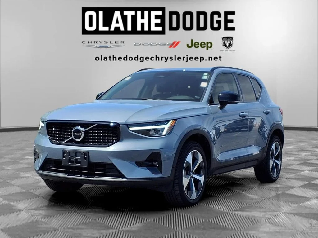 2023 Volvo XC40 B5 Plus Dark AWD's photo