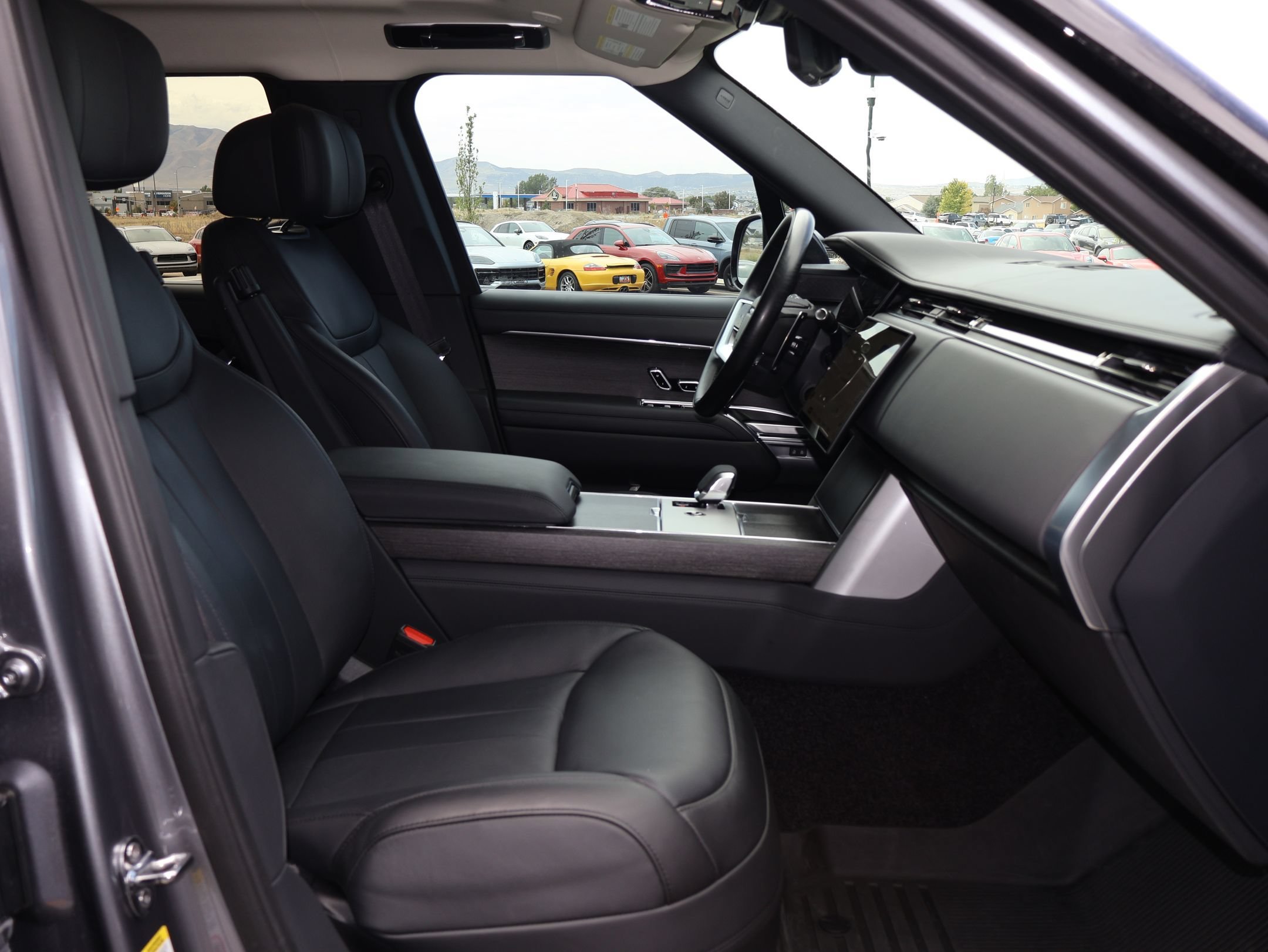 Used 2025 Eiger Gray Metallic Land Rover Autobiography image 31
