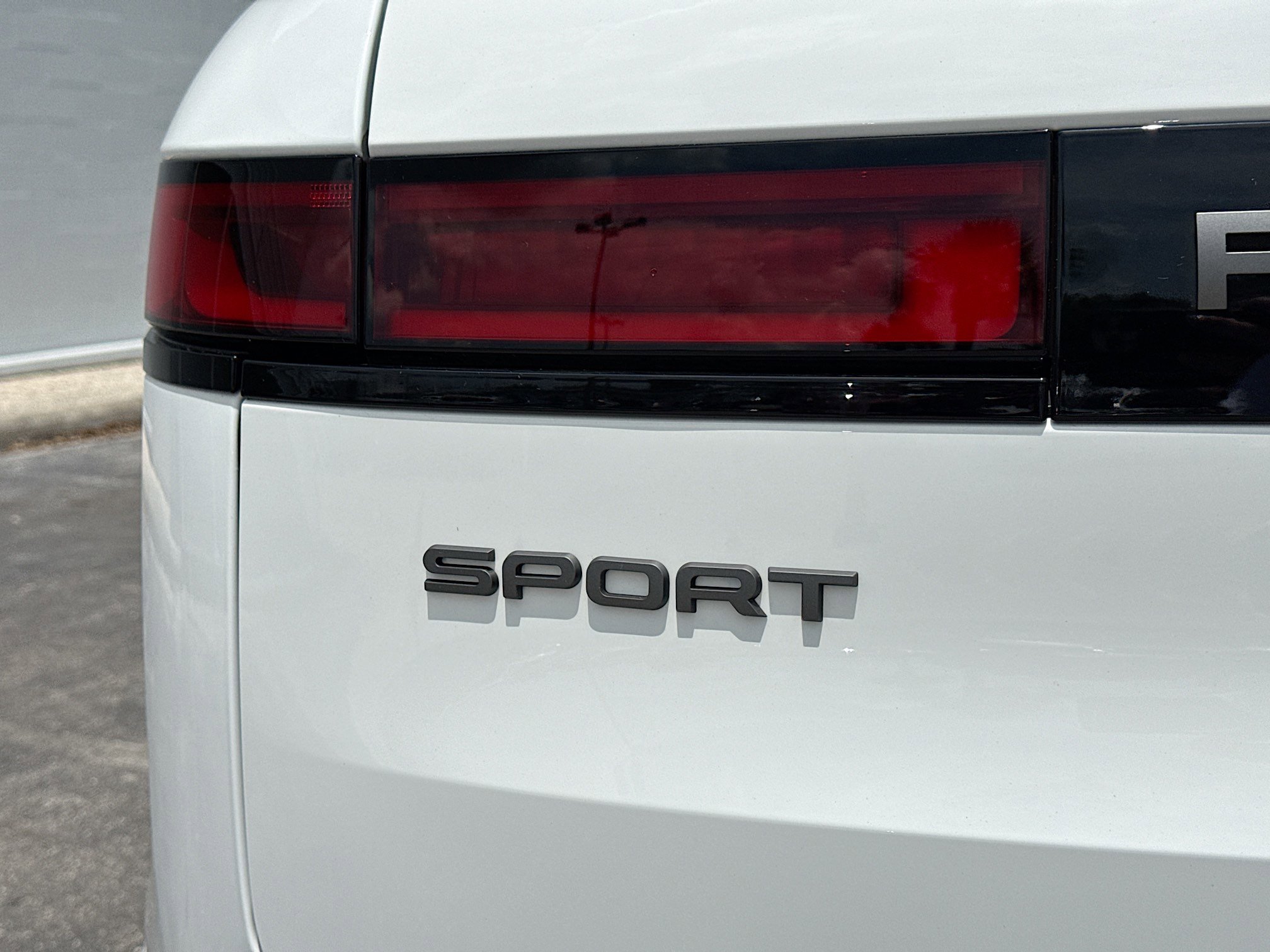 New 2026 Fuji White LAND ROVER SE image 10