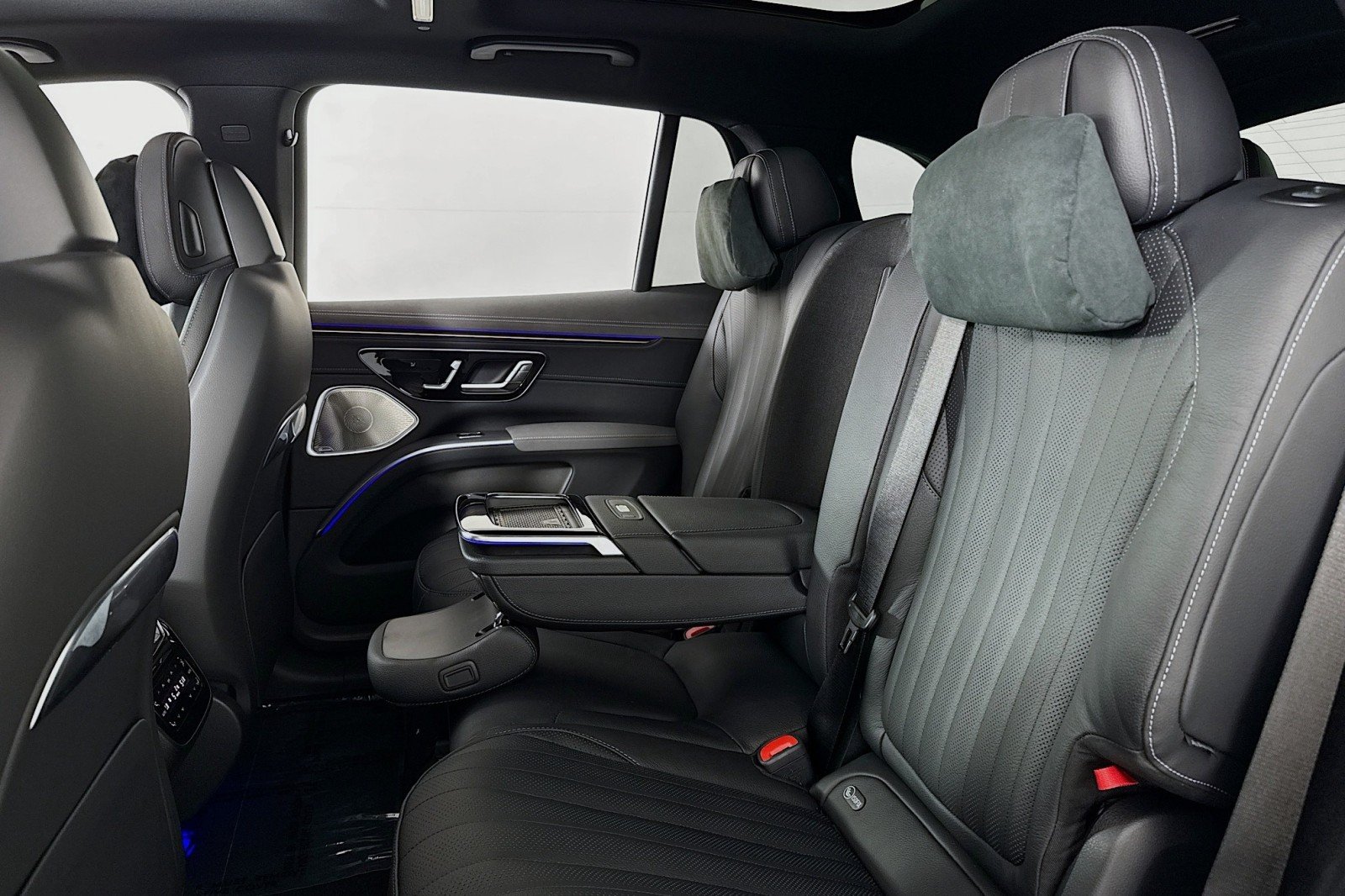 New 2026 MANUFAKTUR Alpine Grey Mercedes-Benz EQS 400 4MATIC® SUV image 7