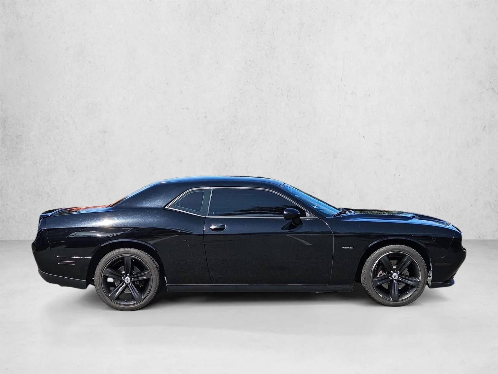 Used 2017 Pitch Black Clearcoat Dodge R/T image 5