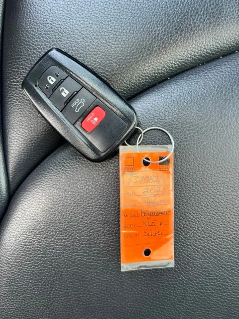 Used 2021 Silver Toyota XLE image 15