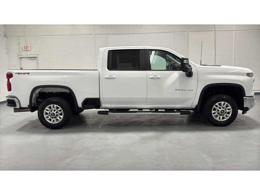 Used 2025 Summit White Chevrolet LT image 2