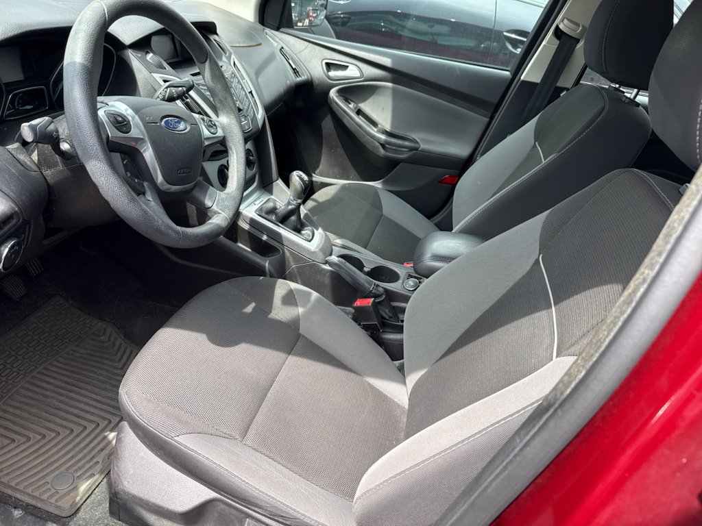 Used 2014 Maroon Ford SE image 10