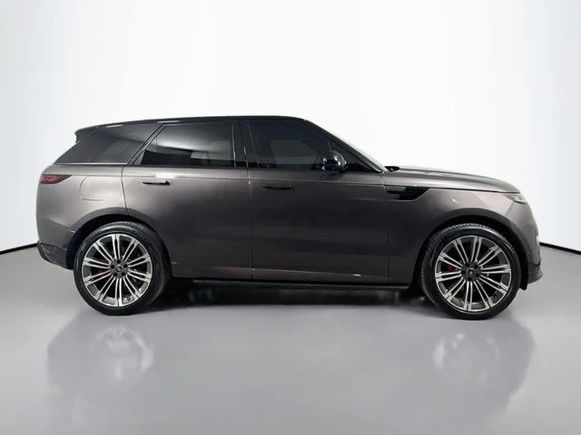 Used 2024 Gray Land Rover Dynamic SE image 4