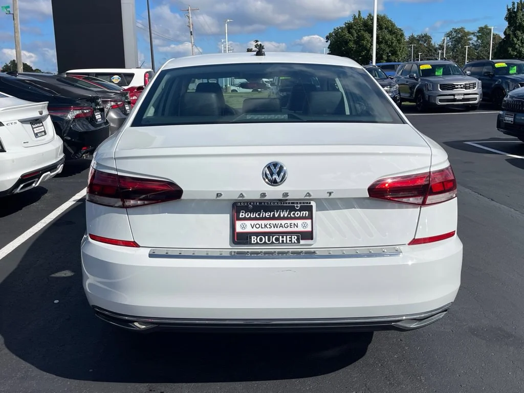 Used 2022 Pure White Volkswagen 2.0T SE image 4