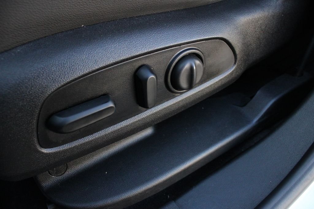 Used 2019 Silver GMC Denali image 3
