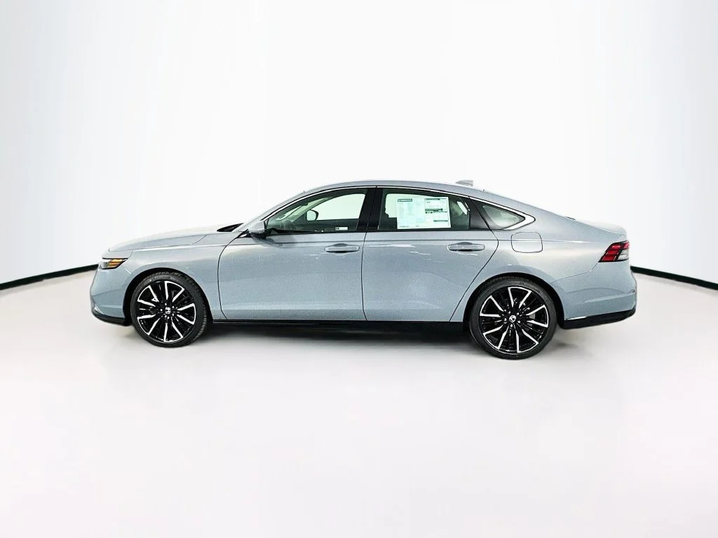 New 2026 Urban Gray Pearl Honda Touring image 4