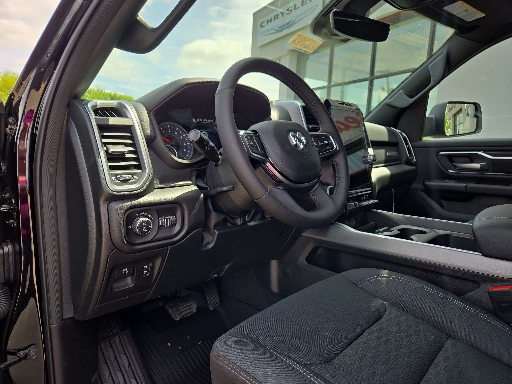 New 2026 Diamond Black Crystal Pearl-Coat Exterior Paint RAM Big Horn/Lone Star image 42