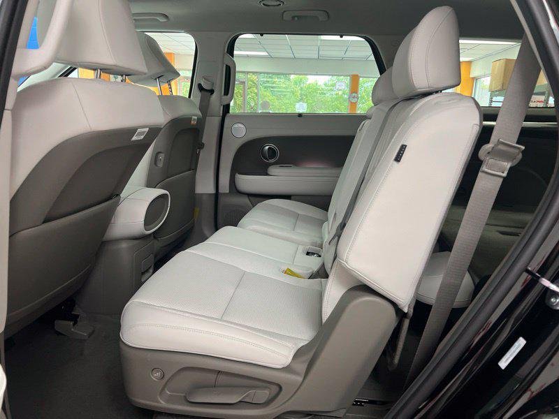 New 2027 Black Hyundai SEL Premium AWD image 16