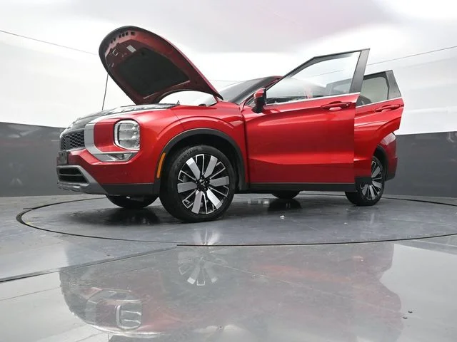 Used 2025  Mitsubishi SE image 42