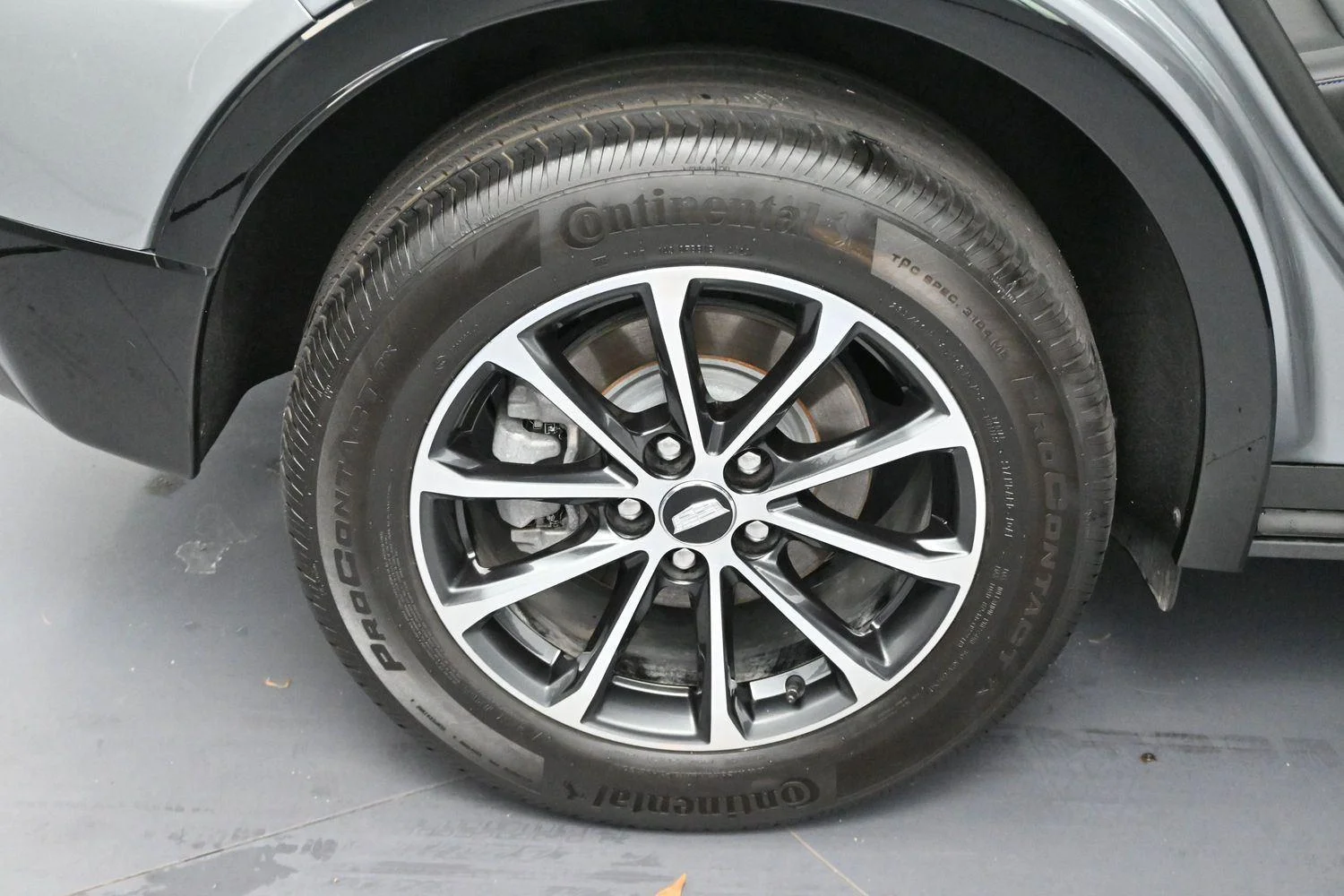Used 2024 Argent Silver Metallic Cadillac Sport image 34