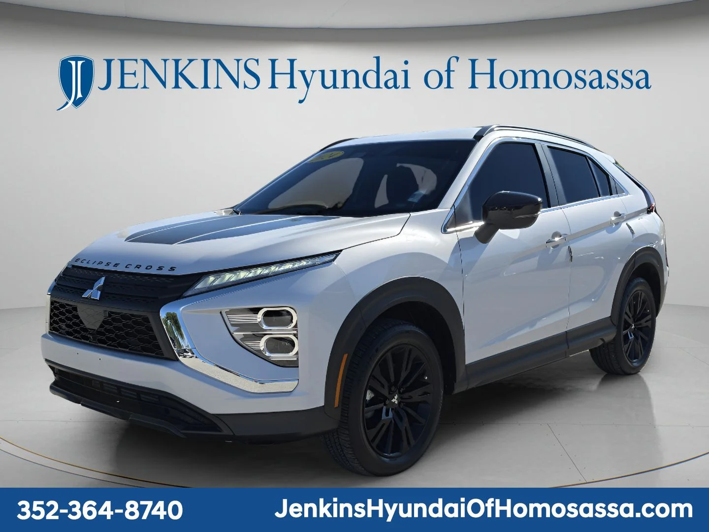 Used 2024  Mitsubishi  image 9