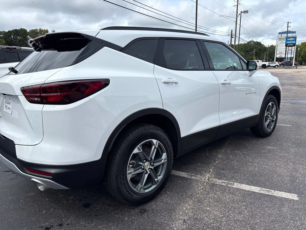 New 2026 Summit White Chevrolet 2LT image 5