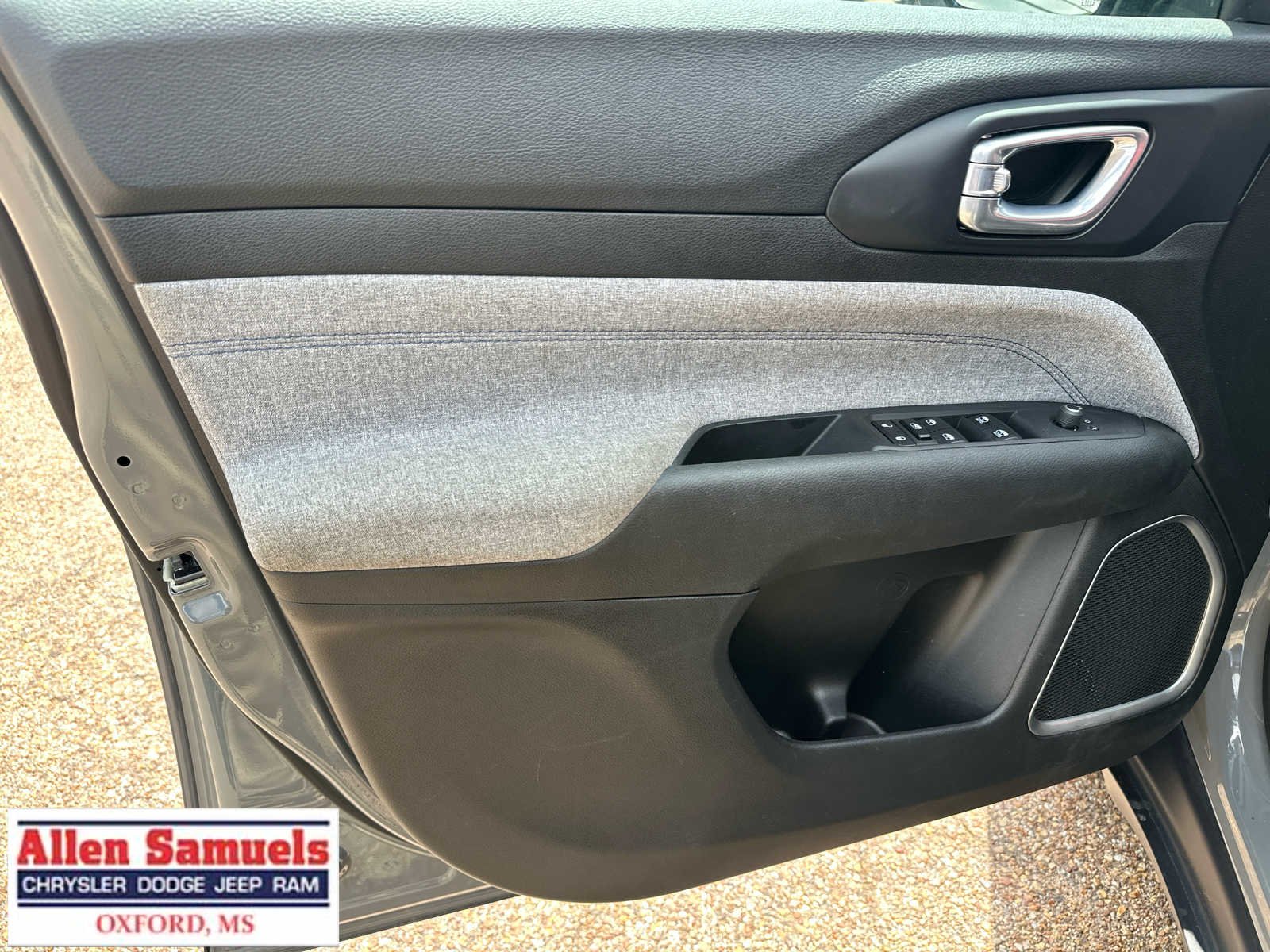 Used 2024 Sting-Gray Clearcoat Jeep Latitude image 42