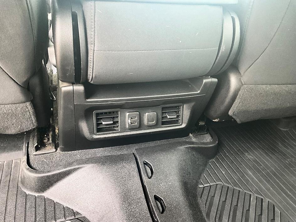 Used 2020 White GMC Elevation image 33