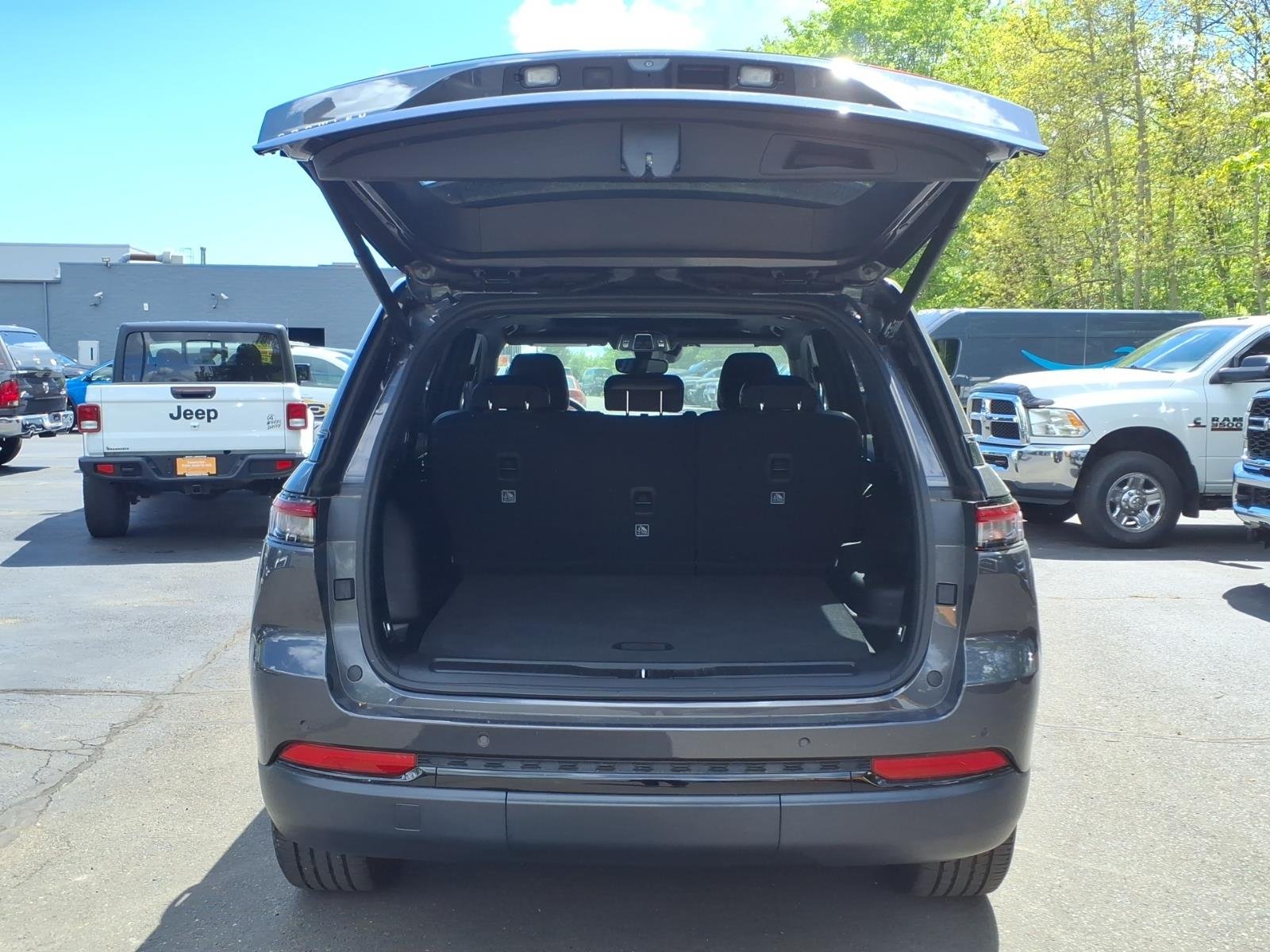 Used 2023 Gray Jeep Altitude X image 7