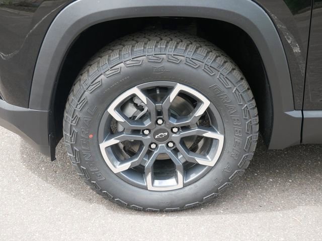 New 2026 Mosaic Black Metallic Chevrolet ACTIV image 4