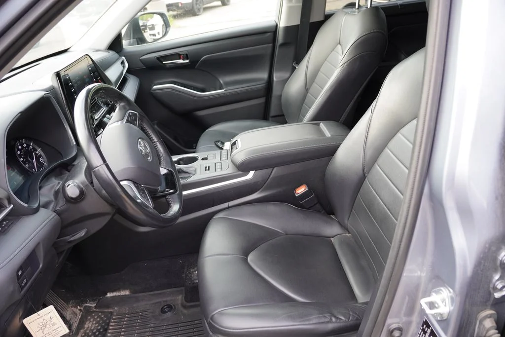 Used 2021  Toyota XLE image 4