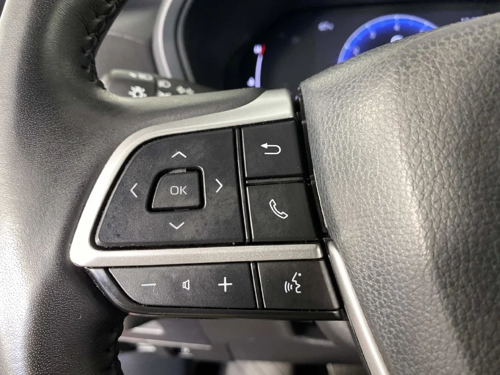 Used 2025 Red Toyota XLE image 16