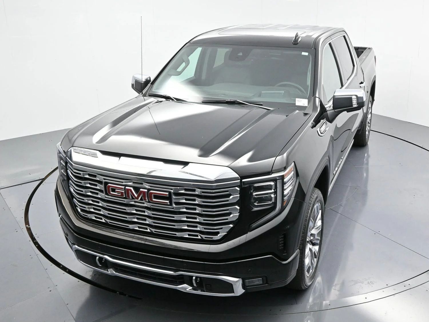 Used 2025 Onyx Black GMC Denali image 36