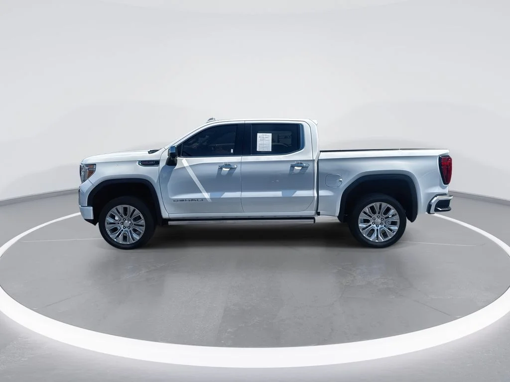 Used 2021 White GMC Denali image 4