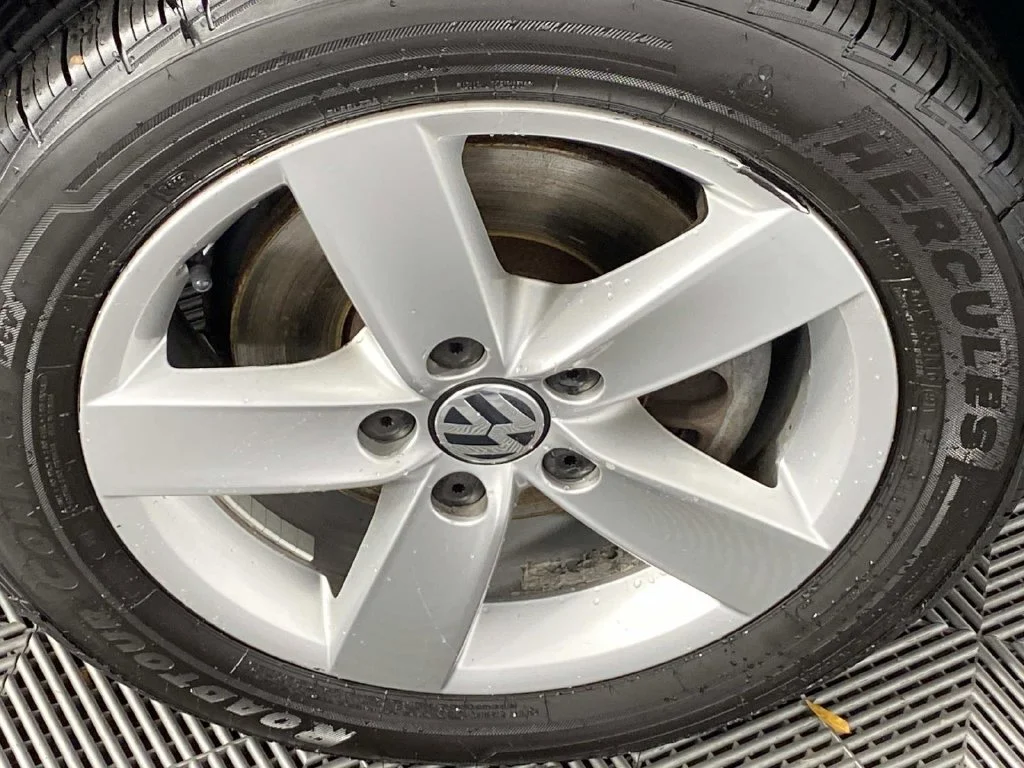 Used 2014 Black Uni Volkswagen 2.0L TDI image 26