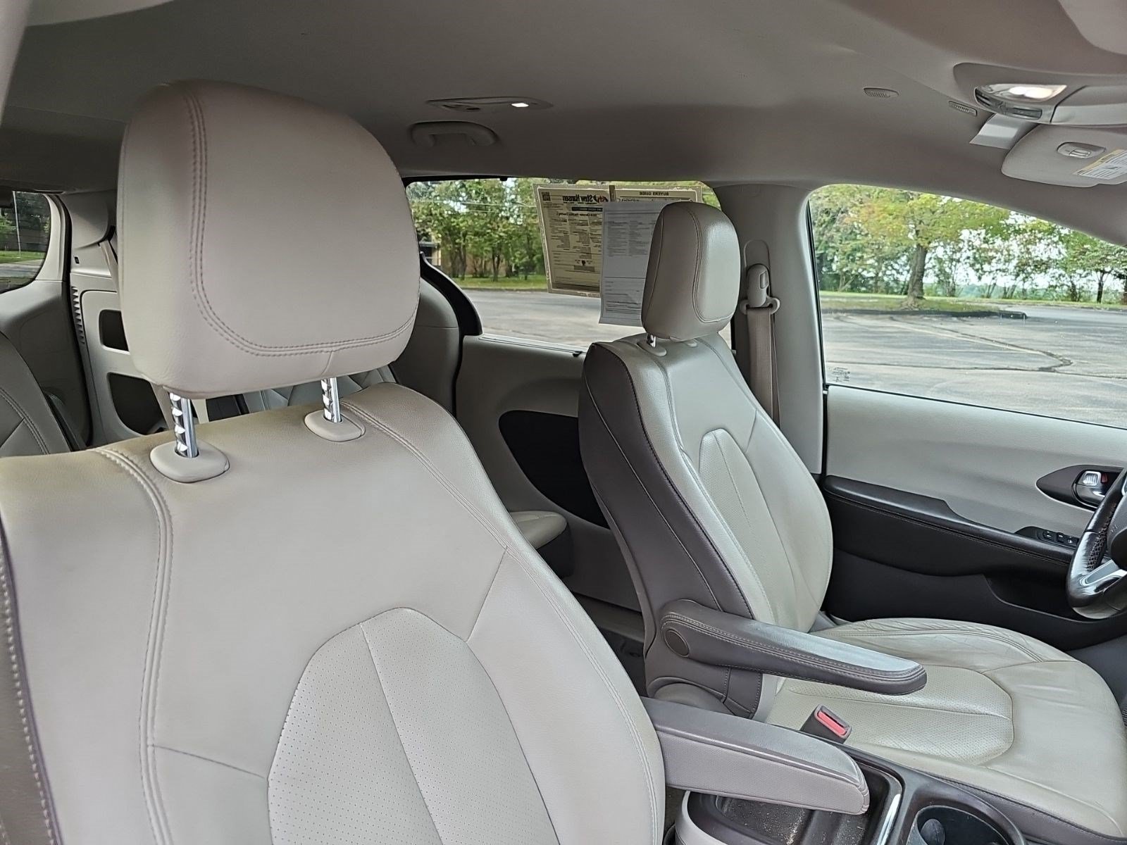 Used 2019 Velvet Red Pearlcoat Chrysler Touring L image 10