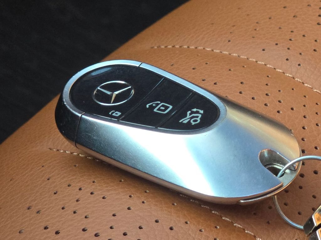 Used 2022 Black Mercedes-Benz S 500 image 35