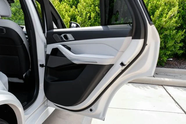 Used 2026 Alpine White BMW xDrive40i image 53