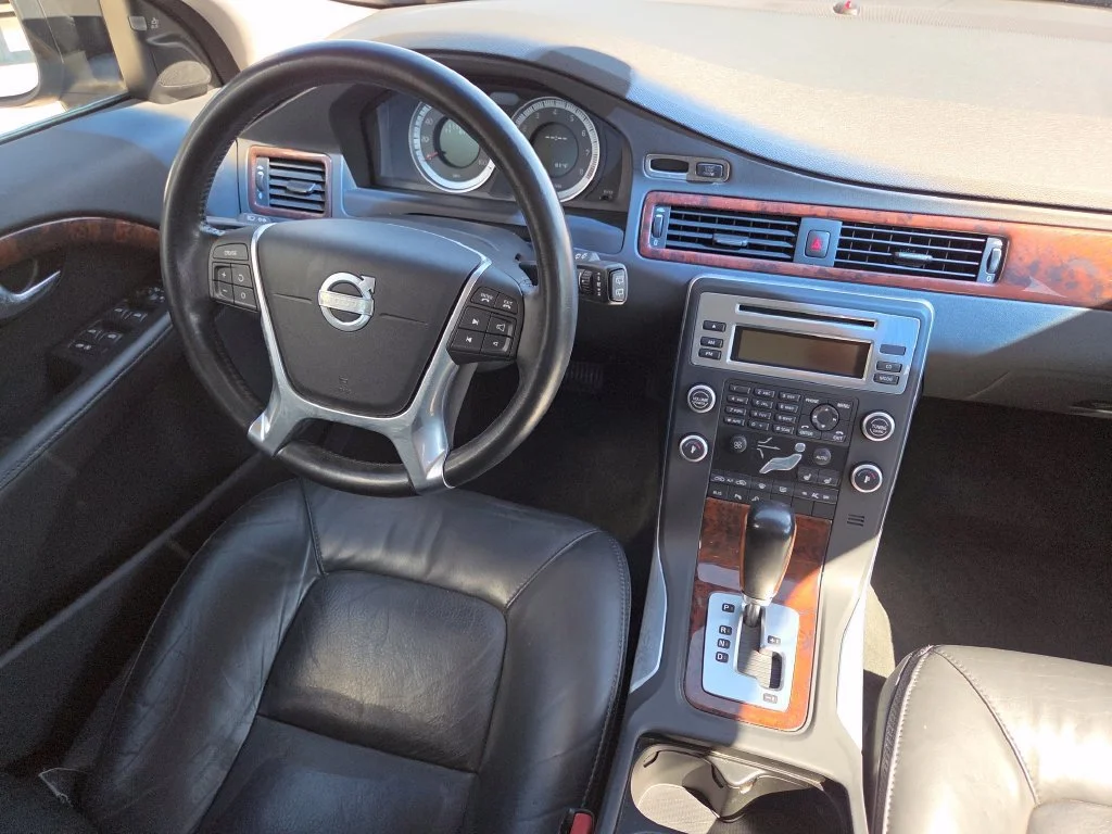 Used 2011 Caspian Blue Metallic Volvo 3.0T image 30