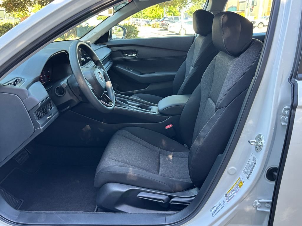 New 2026 Platinum White Pearl Honda LX image 9