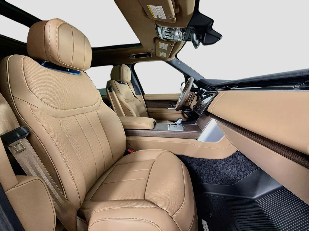 New 2026 Eiger Grey Land Rover SE image 30